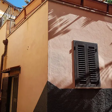 בית הארחה Chiocciola House קסטלמולה