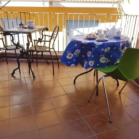 Chiocciola House בית הארחה *