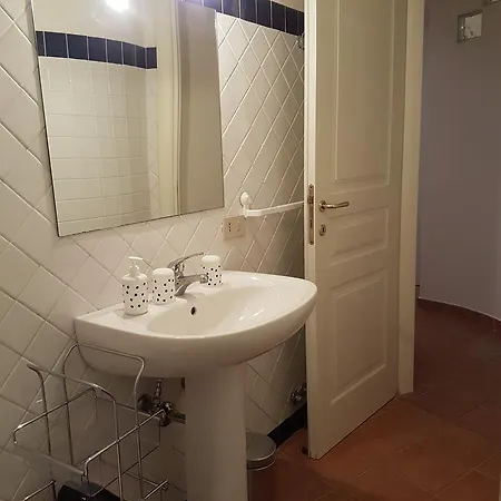 בית הארחה Chiocciola House קסטלמולה